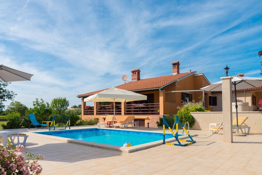 Hacienda Rosemary Villa Muntić Eksteriør bilde