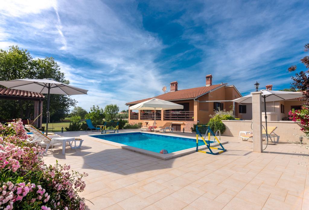 Hacienda Rosemary Villa Muntić Eksteriør bilde