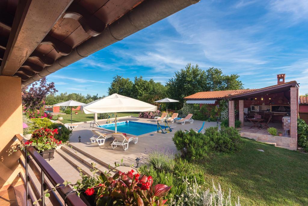 Hacienda Rosemary Villa Muntić Eksteriør bilde