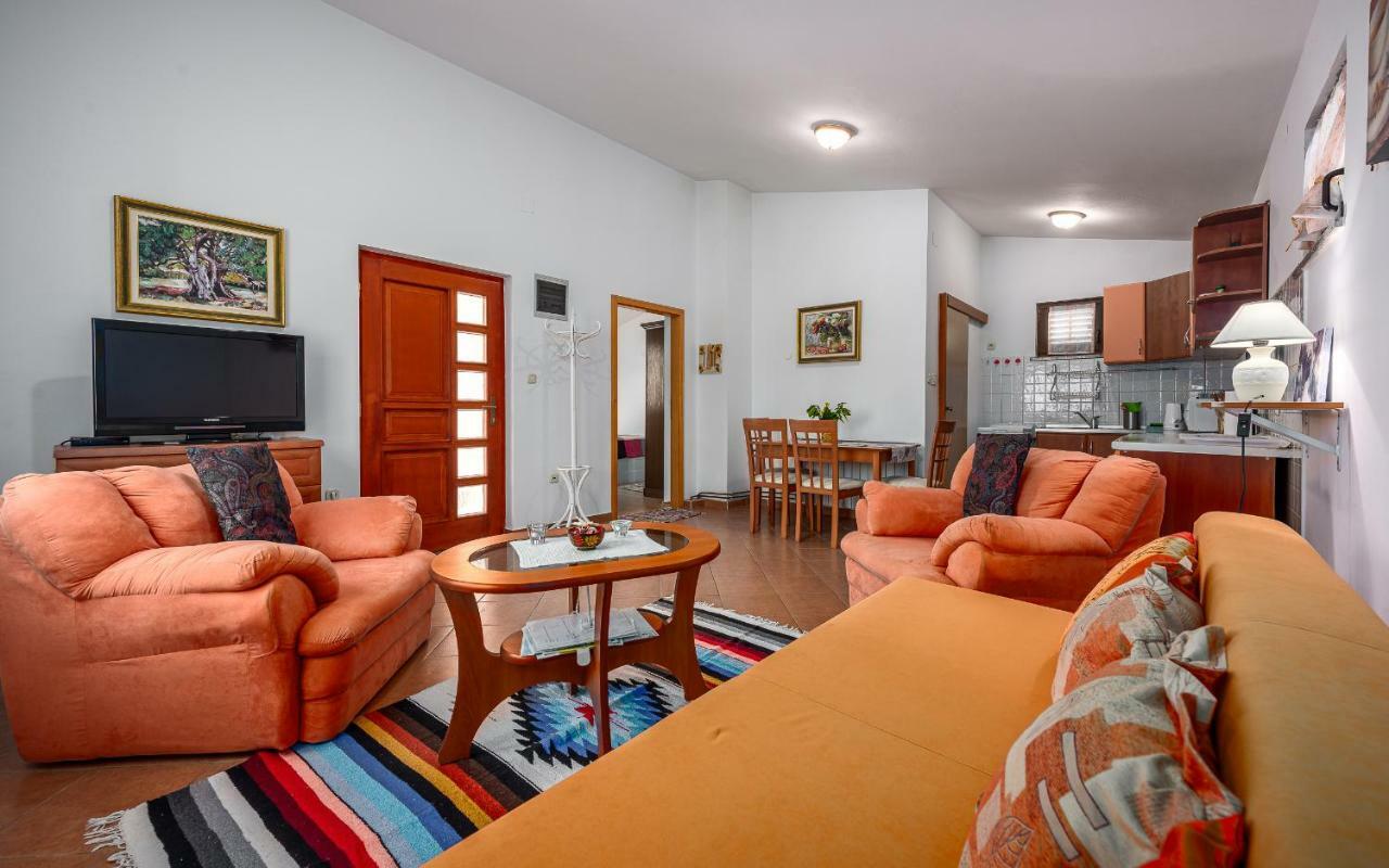 Hacienda Rosemary Villa Muntić Eksteriør bilde