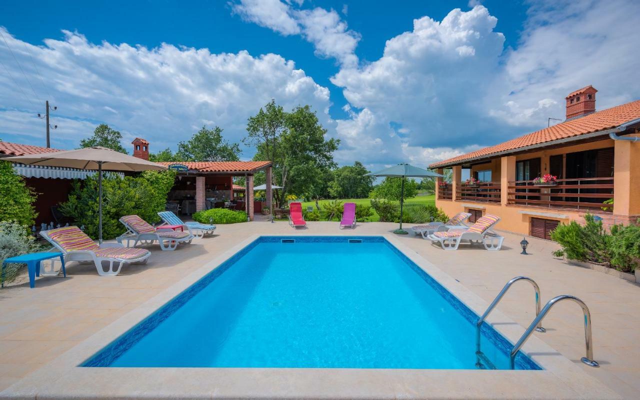 Hacienda Rosemary Villa Muntić Eksteriør bilde