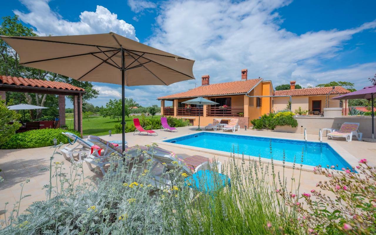 Hacienda Rosemary Villa Muntić Eksteriør bilde