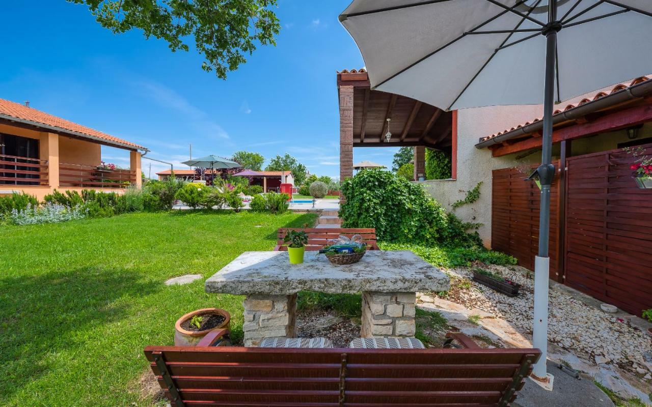Hacienda Rosemary Villa Muntić Eksteriør bilde